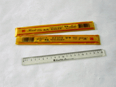 Thước kẻ nhựa
